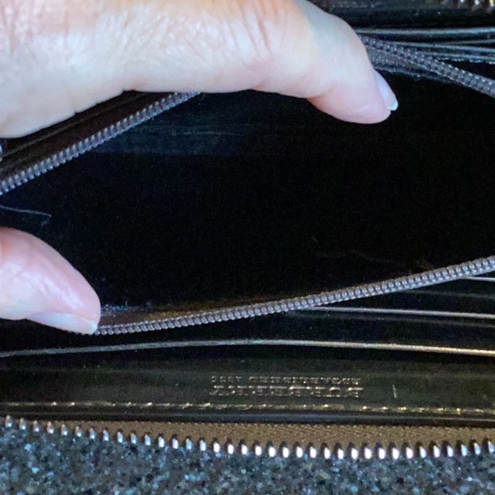 Burberry Zip Around Wallet EUC - Picture 4 of 14